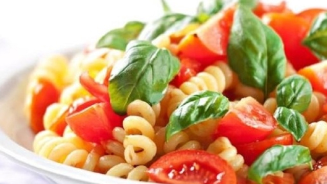 I dati antropometrici dei soggetti che consumano regolarmente pasta, dicono che questo alimento non determina un aumento del peso corporeo.