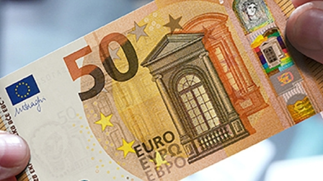 La Banca centrale europea presenta la nuova 50 euro