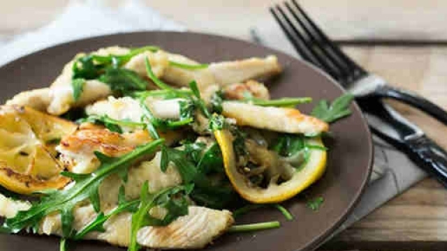 Ricetta degli straccetti di pollo con rucola e limone
