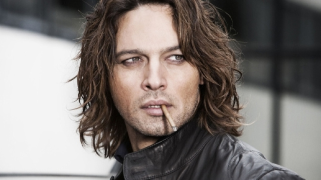 Viso d'angelo, Gabriel Garko ispettore dal passato oscuro ... - mymovies.it