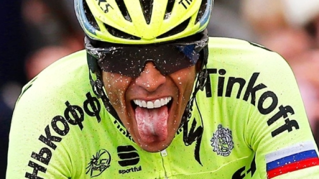 Alberto Contador pedala verso la Trek Segafredo