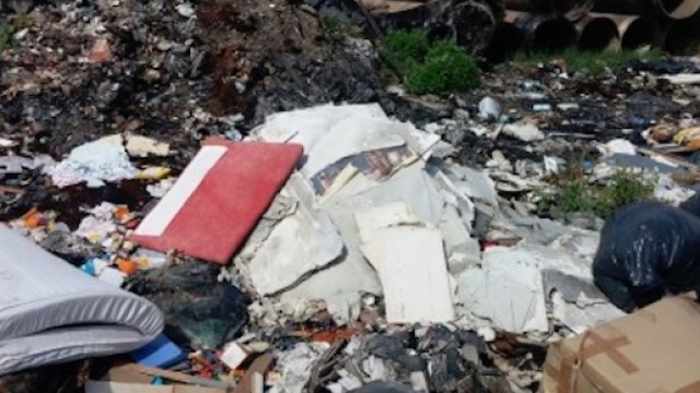 Una discarica nel Parco del Vesuvio.