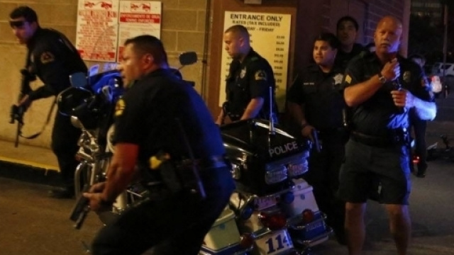 Agenti di polizia 5 uccisi 7 feriti a Dallas, cecchino ... - blitzquotidiano.it