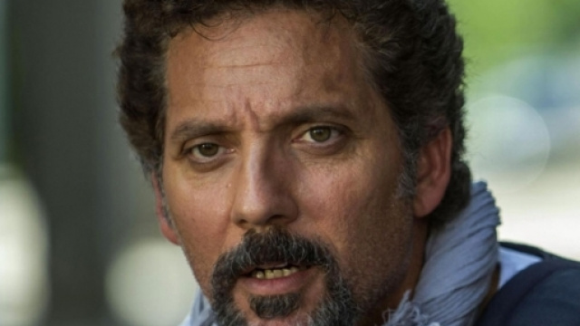 Beppe Fiorello protagonista di 'Chiedilo al mare'.