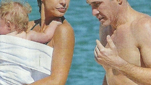 Elisabetta Canalis mamma in vacanza: torna in Sardegna col marito ... - corriereadriatico.it