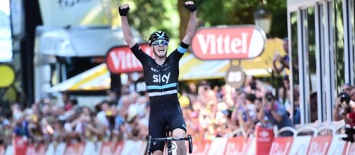 Chris Froome (Sky) atac&oacute; en la cima del &uacute;ltimo puerto de la 8&ordf; etapa y cant&oacute; victoria, triunfo que lo coloca en el liderato de la general