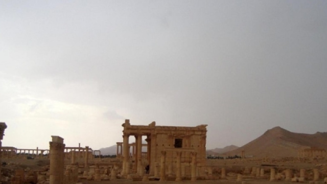 All'ombra del sito archeologico di Palmira la partita di calcio tra giovani non piu' sotto scacco dell'Isis