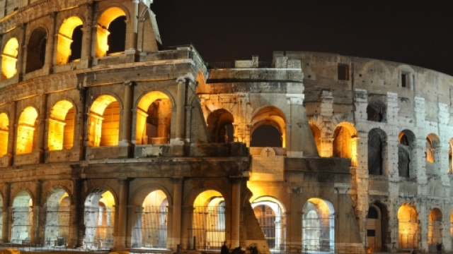 Colosseo profanato dai pokemon e dai turisti