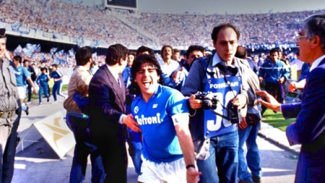 Diego Armando Maradona fa gli auguri al suo Napoli.
