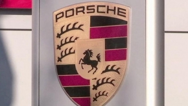 Porsche: 1400 nuovi posti di lavoro per realizzare l'auto elettrica - euronews.com