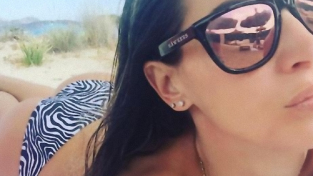 Dalla villa di Melissa Satta sono stati portati via gioielli e denaro.