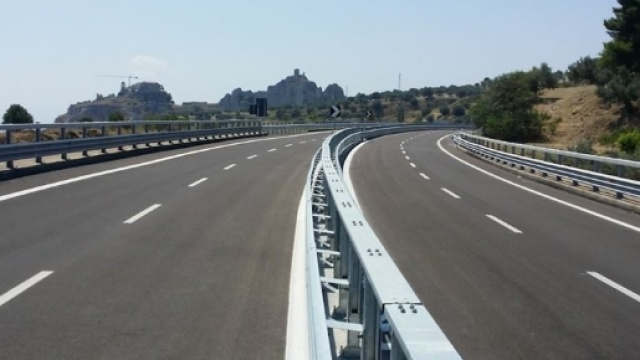 Incidente mortale sulla Statale 106: 2 vittime