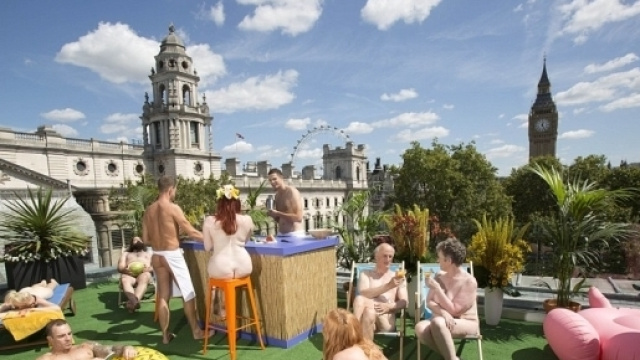 Apre a Londra la prima terrazza per nudisti