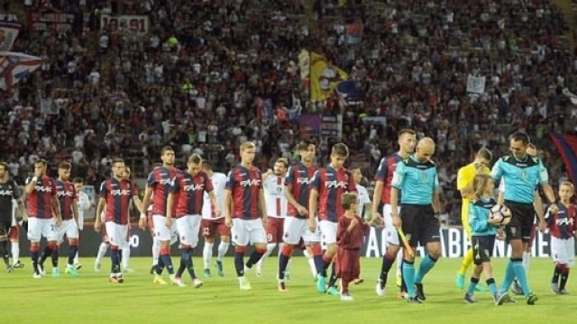 L'ingresso in campo delle due formazioni (ph. trapanicalcio.it)