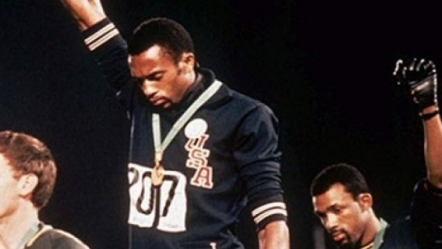 Tommie Smith e John Carlos, la protesta del 'Black Power' ai Giochi del 1968