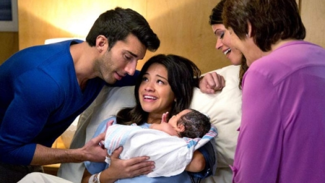 Alcuni dei protagonisti della serie tv Jane The Virgin