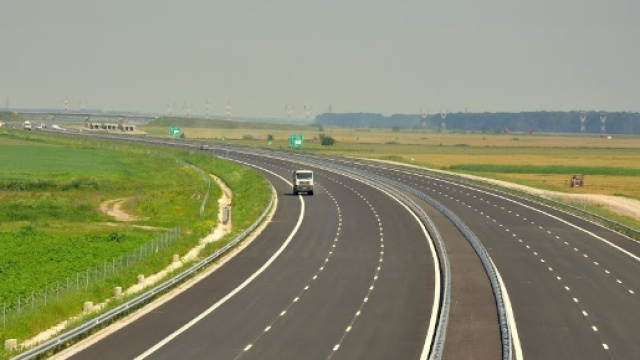 Due auto in fiamme sulla A3 Salerno - Reggio Calabria.