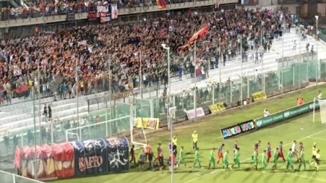 Taranto - Melfi: Ingresso in campo delle squadre