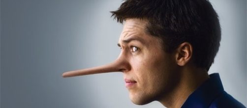 Ele &eacute; um lobo em pele de cordeiro.