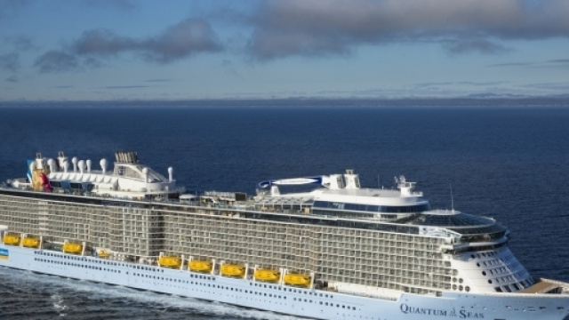 Donna cinese resiste per ben 38 ore in mare aperto, dopo essere caduta dal ponte della nave da crociera.