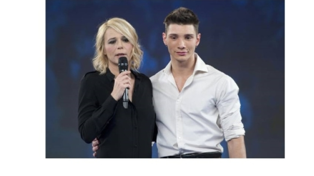 Gossip e tv: Maria De Filippi 'promuove' Stefano De Martino a conduttore?