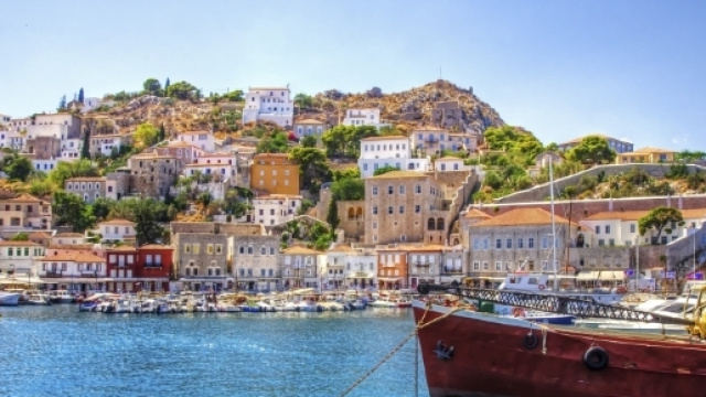 Grecia, motoscafo contro nave da turismo: 4 morti