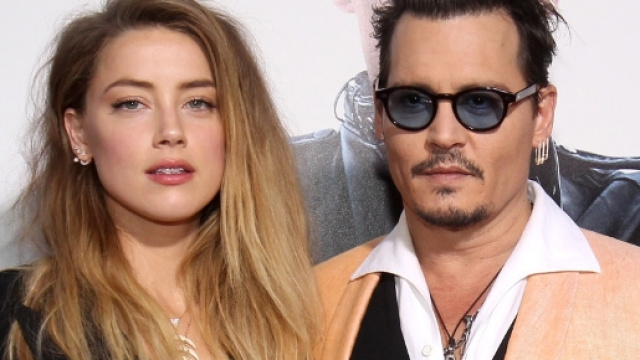 Johnny Depp si amput&ograve; un dito per scrivere insulti ad Amber Heard