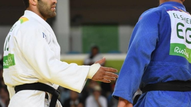Judoka Egiziano non strinse la mano al judoka Israeliano, arriva la reazione della Comitato Olimpico.