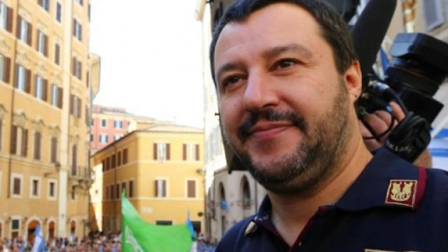 Matteo Salvini rischia una querela da parte della Polizia di Stato.