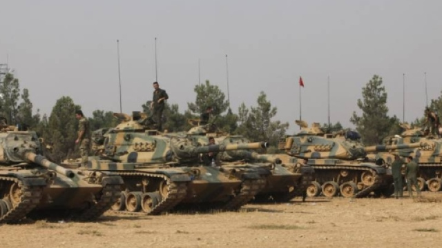 Carri armati turchi entrati nella zona settentrionale della Siria