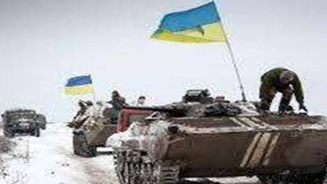 Carri armati ucraini in azione nella regione del Donbass