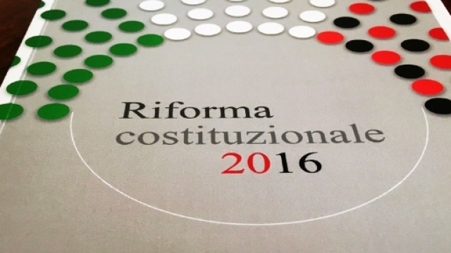 Grafico sulla riforma costituzionale di Italia.