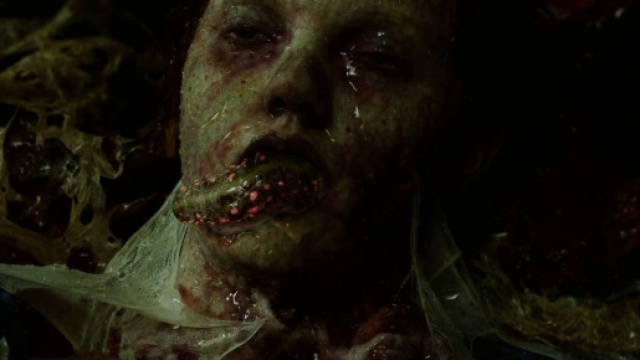 Stranger Things: Barbara rinchiusa in un bozzolo simile a quelli di IT