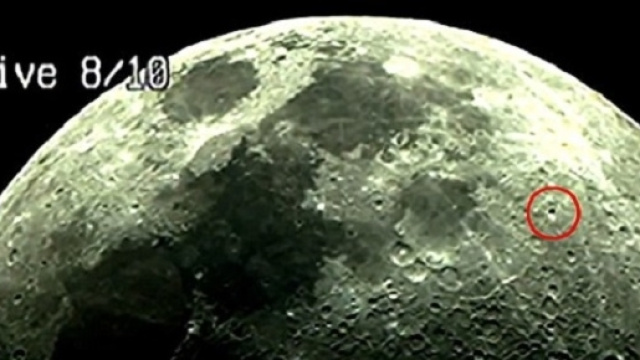 Ufo: i teorici della cospirazione individuano un Ufo sulla Luna