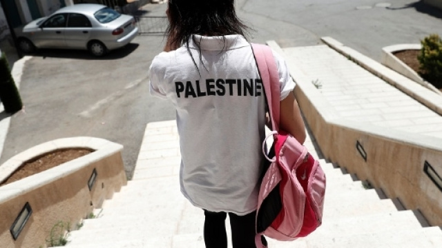 Una degli atleti palestinesi che si sono trovati senza attrezzatura