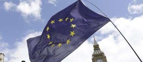 France slams UK tax-cut plan as Hollande plans post-Brexit EU tour ... - rfi.fr