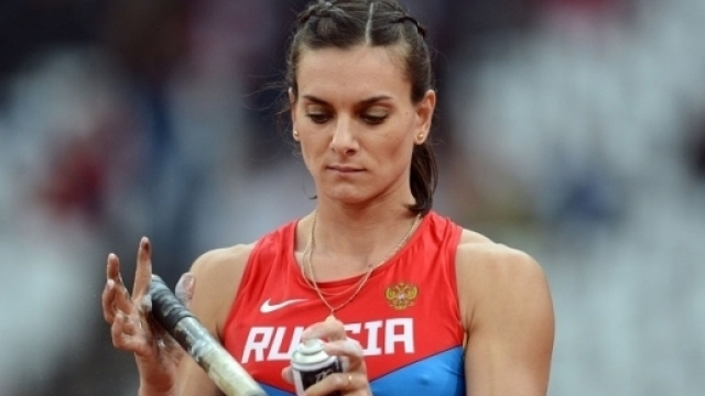 La primatista mondiale del salto con l'asta, Yelena Isinbayeva, esclusa dai Giochi