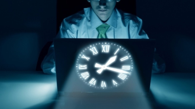 Lavorare di notte aumenta il rischio di tumore.