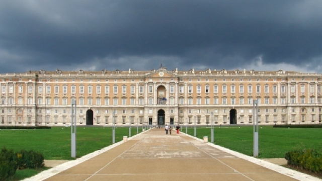 Reggia di Caserta, vista davanti