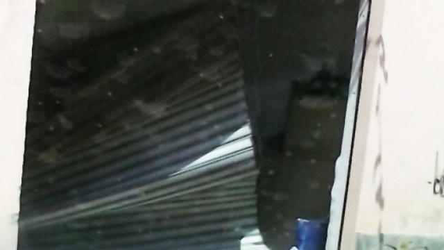 Alessandro Locci, alla guida di un camioncino, avrebbe anche sfondato la serranda del garage del cognato.