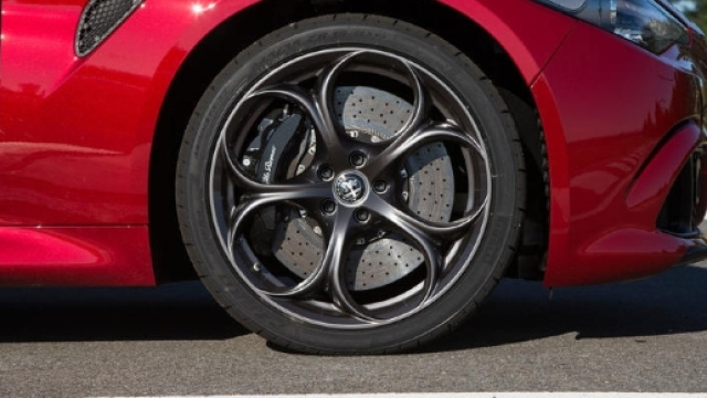 Alfa Romeo Giulia Quadrifoglio La video recensione di Chris Harris di Top Gear