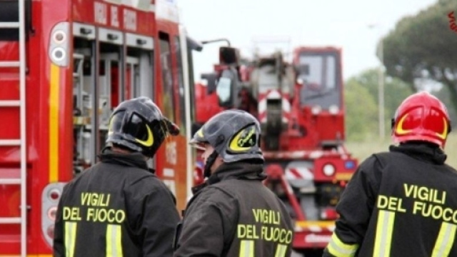 Incendio a Tor Cervara: in fiamme una lavanderia industriale di ... - romatoday.it