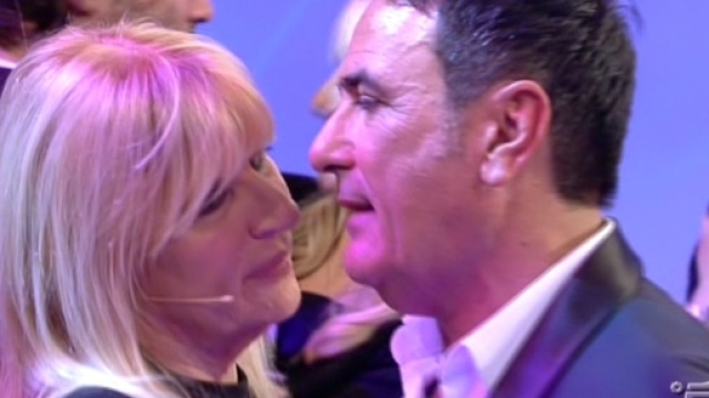Uomini e Donne: Gemma e Alberto ballano in una puntata del Trono Over