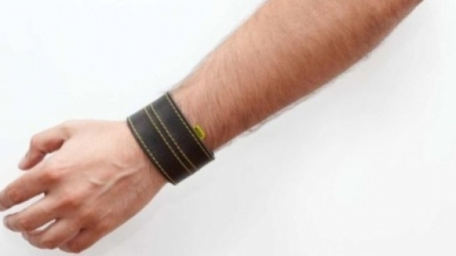 Woolf, il bracciale "anti autovelox" che ti avvisa quando devi ... - raceyourlife.it
