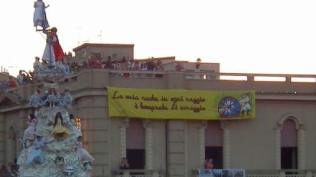 La macchina della Varia alla fine della sua corsa