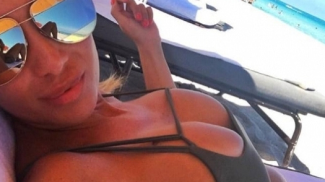 Laura Cremaschi mentre si gode un po' di relax