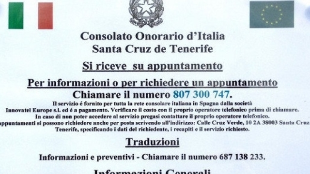 Un avviso del Consolato Onorario con l'indicazione di chiamare il numero a pagamento al centro delle polemiche.