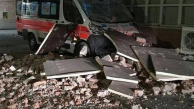 Scene di crolli e distruzioni nelle Marche