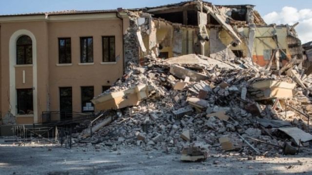 Amatrice, la scuola crollata: era stata ristrutturata nel 2012 secondo le regole antisismiche.