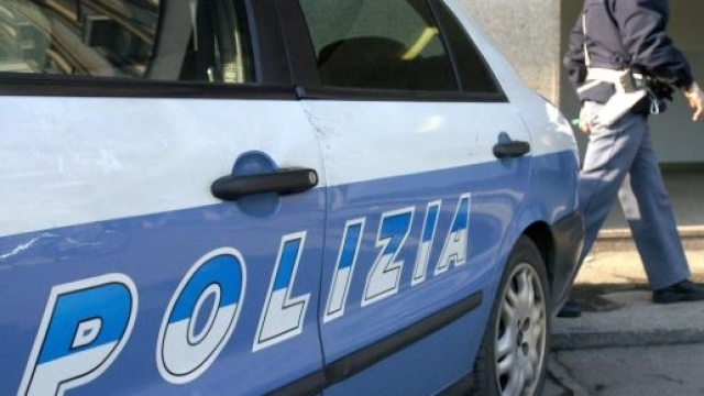 Macchina della Polizia. Foto www.unita.tv Sito indicato: http://www.google.com/advanced_image_search